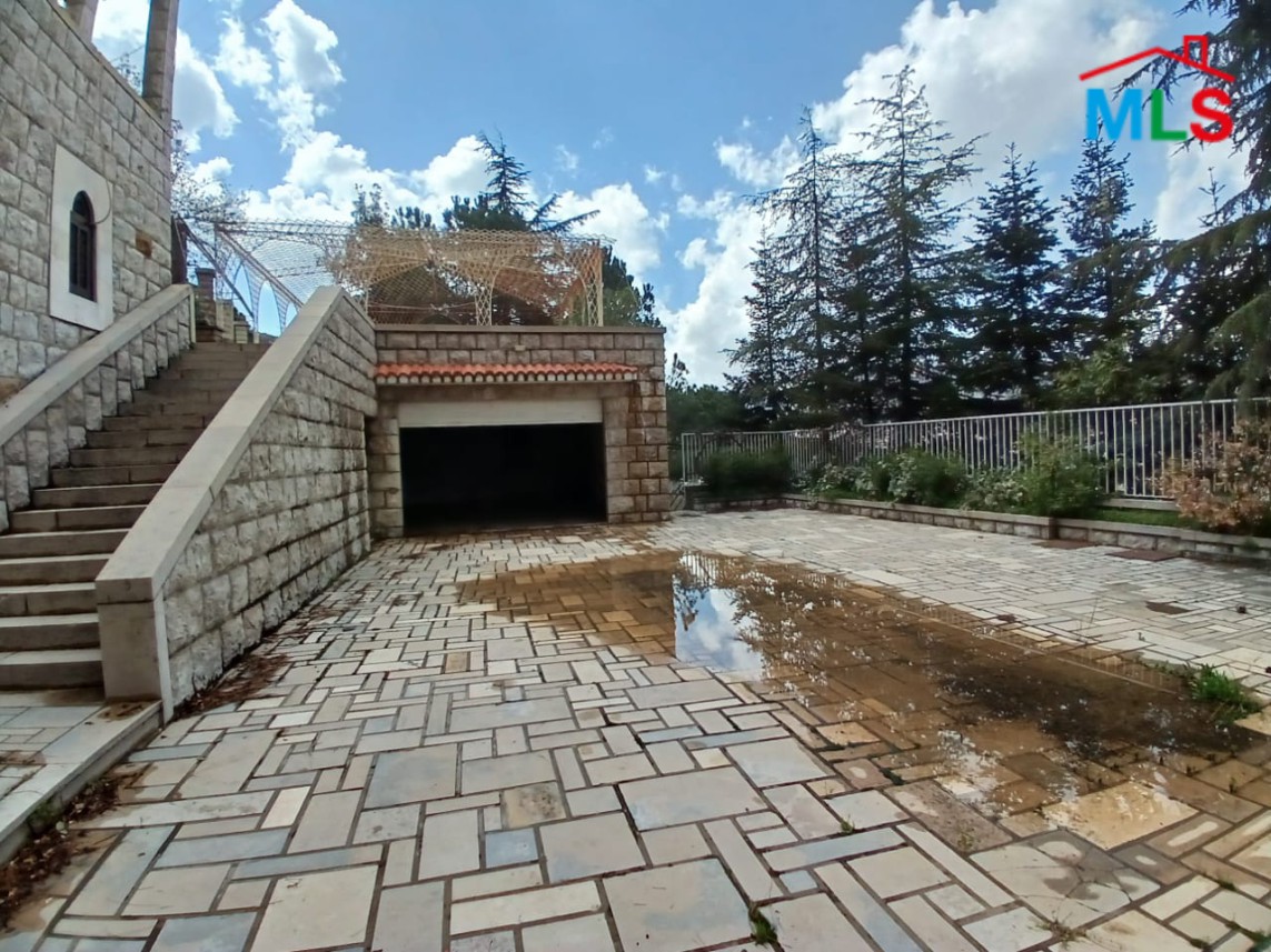 A Lebanese House For Sale in Khenchara