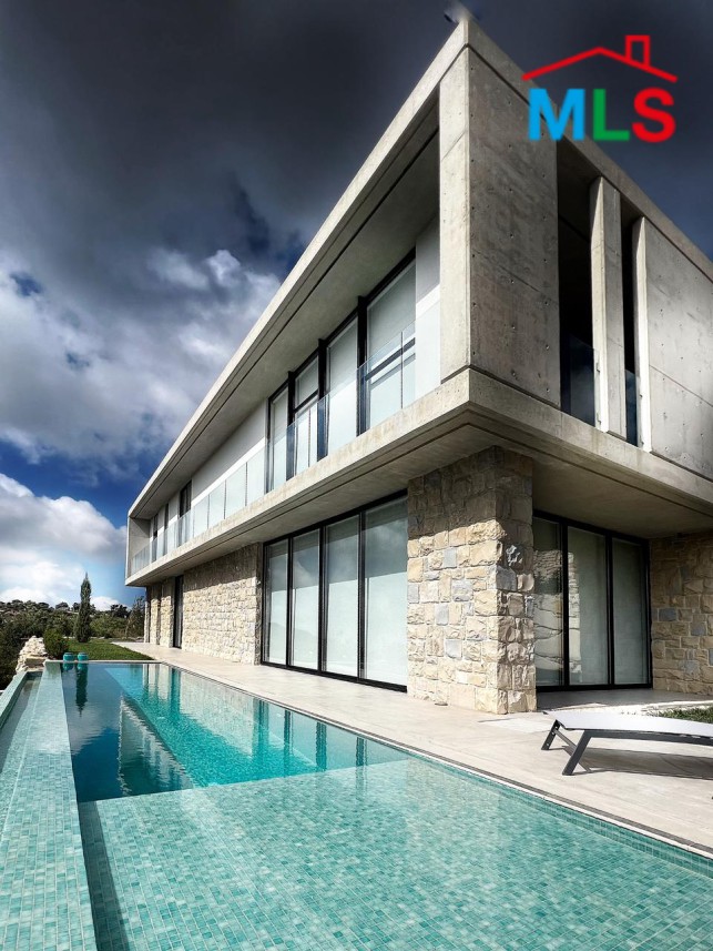 Luxurious high-End finishing Loft For Sale in Batroun