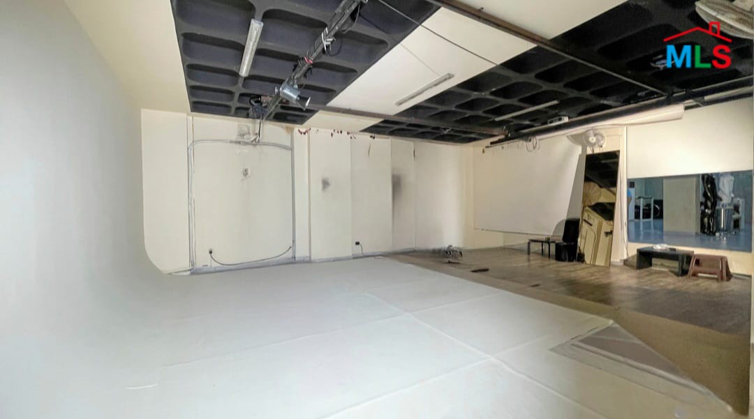 A 500 SQM Warehouse For Sale in Mezher