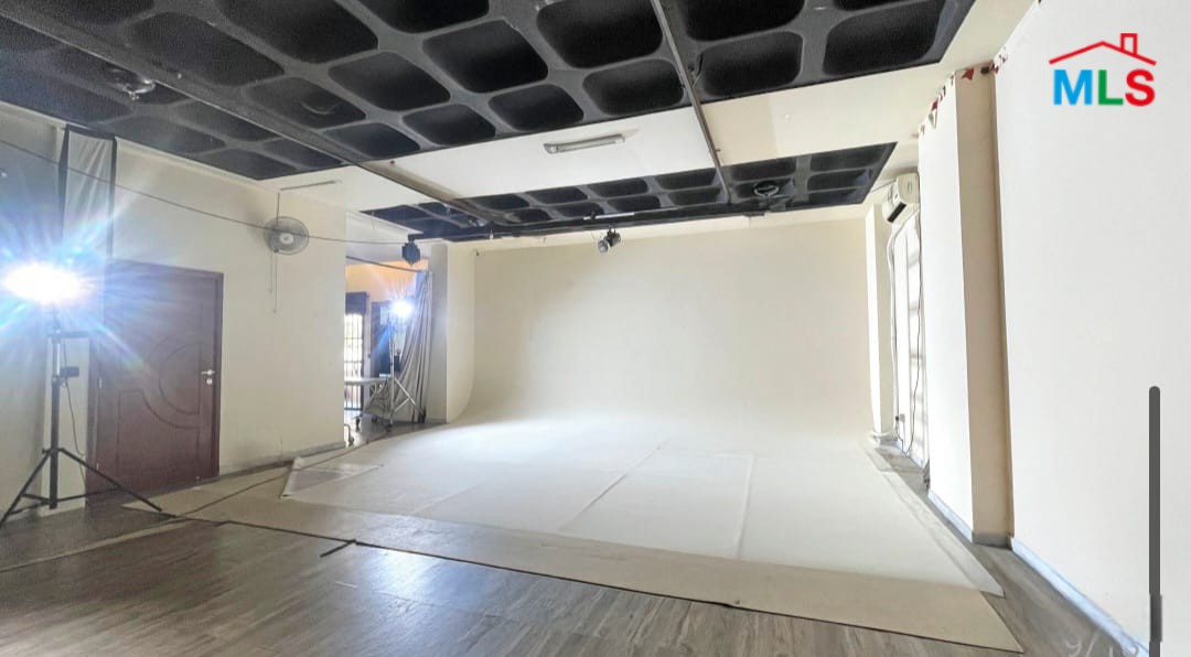 A 500 SQM Warehouse For Sale in Mezher