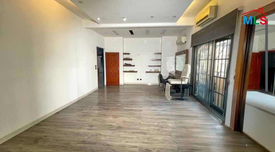 A 500 SQM Warehouse For Sale in Mezher