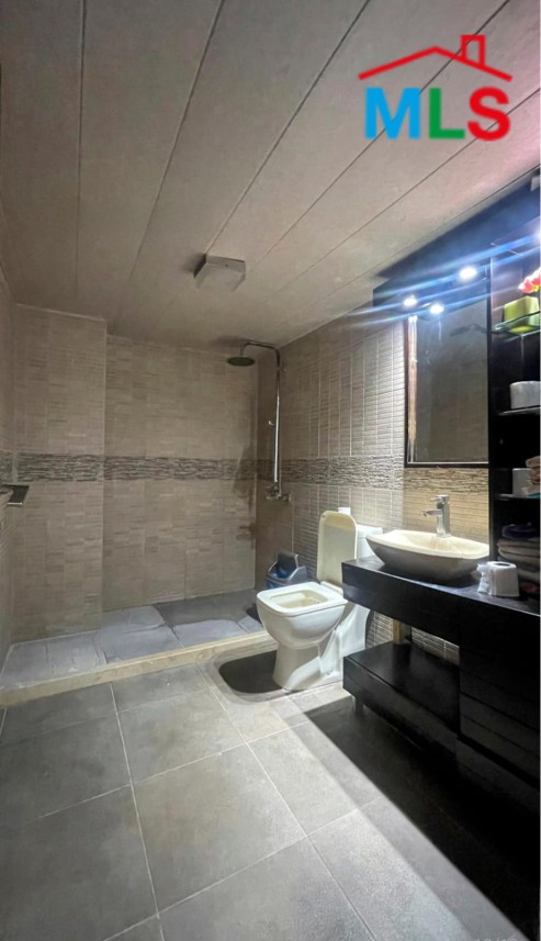 A 500 SQM Warehouse For Sale in Mezher