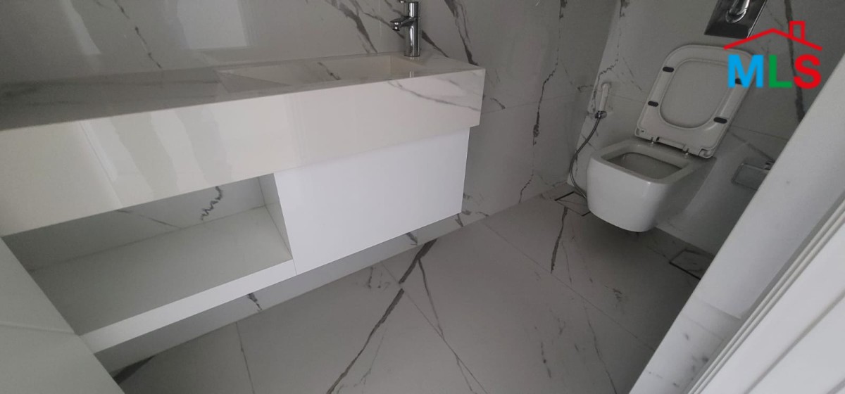 High-End Decorated Apartment For Sale in Adma