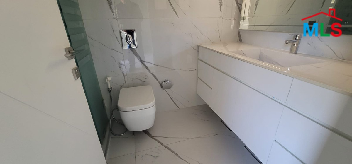 High-End Decorated Apartment For Sale in Adma