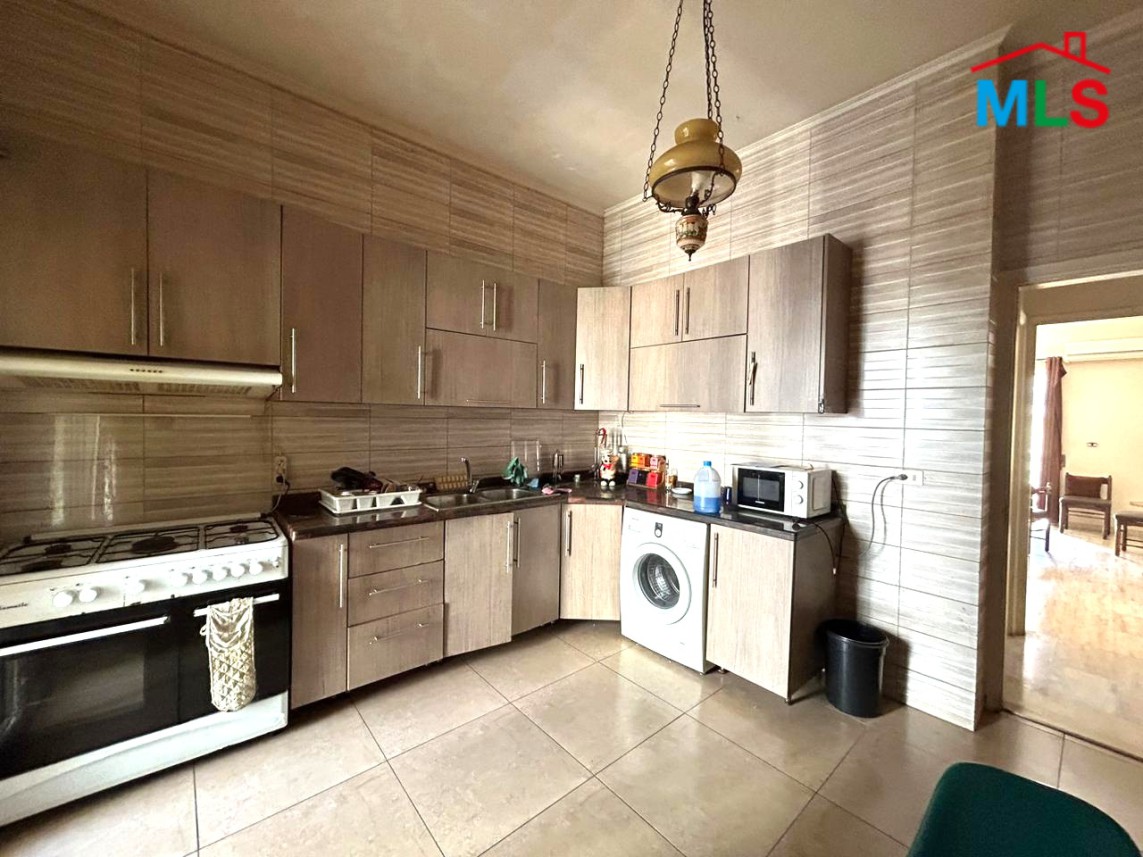 3-Bedroom Apartment For Sale in Sakiet El Janzir, Ras Beirut
