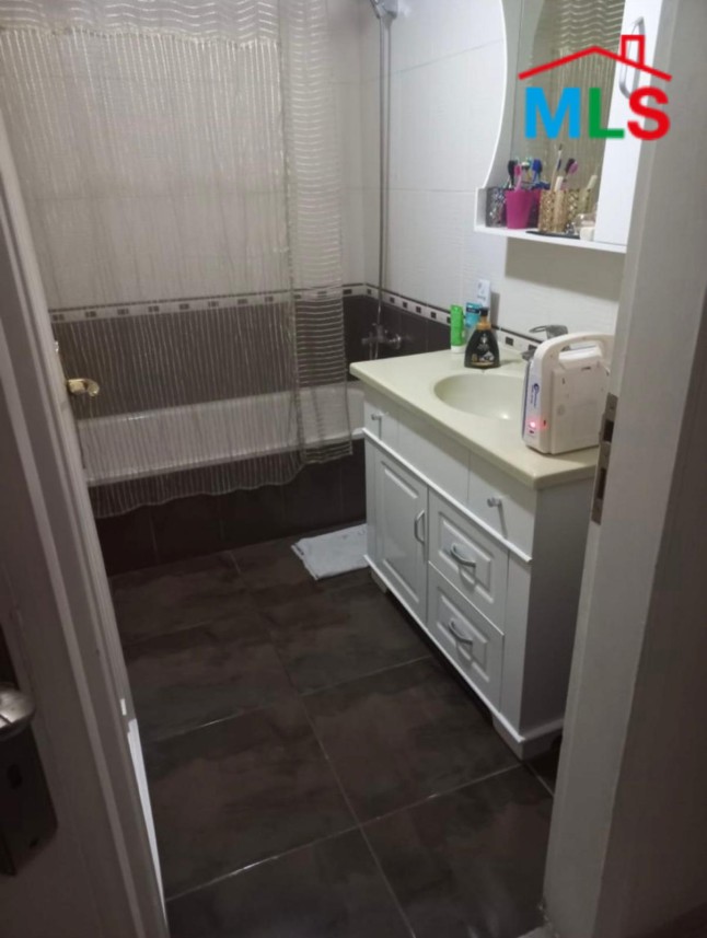 3-Bedroom Apartment For Sale in Sakiet El Janzir, Ras Beirut