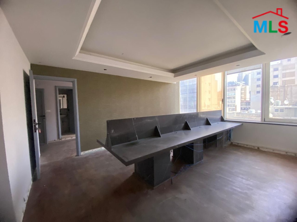 Office For Sale in a Commercial Building in Verdun, Beirut