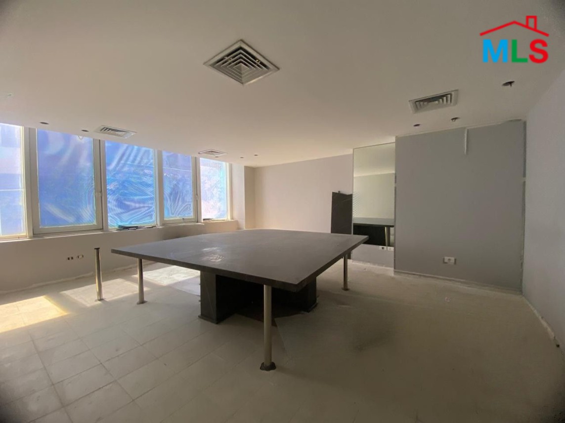 Office For Sale in a Commercial Building in Verdun, Beirut