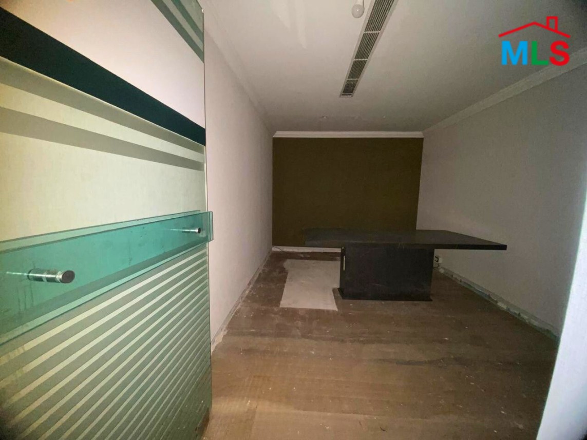 Office For Sale in a Commercial Building in Verdun, Beirut