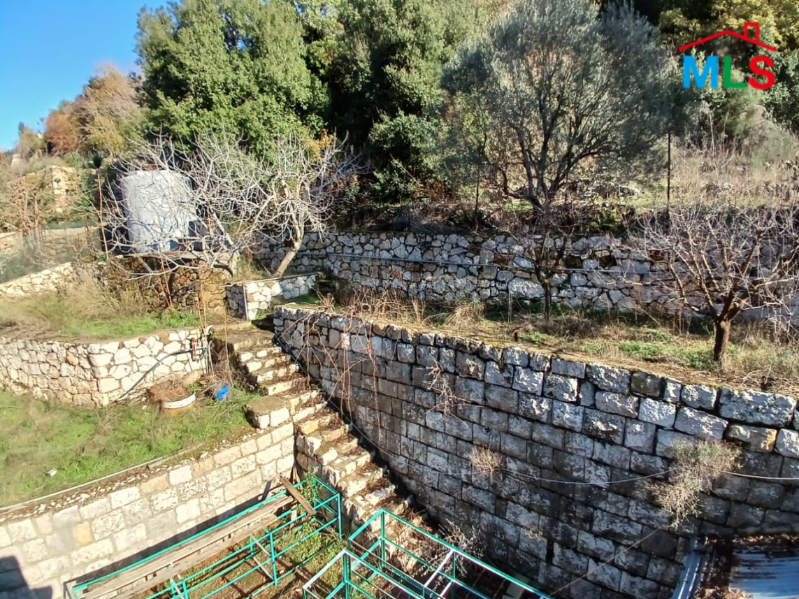 Traditional Old Lebanese House With Land For Sale in Khenchara
