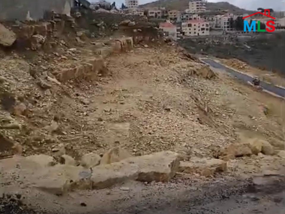 1,000 SQM Land with Open View For Sale in Bhamdoun