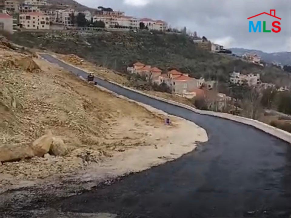 1,000 SQM Land with Open View For Sale in Bhamdoun