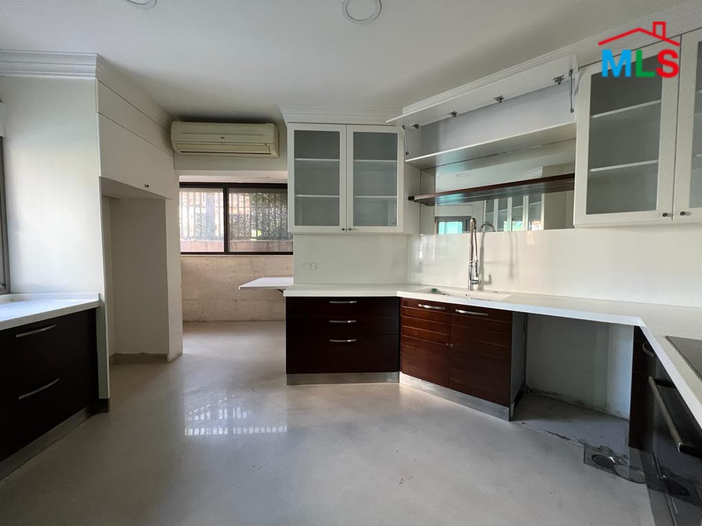 Spacious Apartment With a Terrace For Sale in Achrafieh, Saydeh