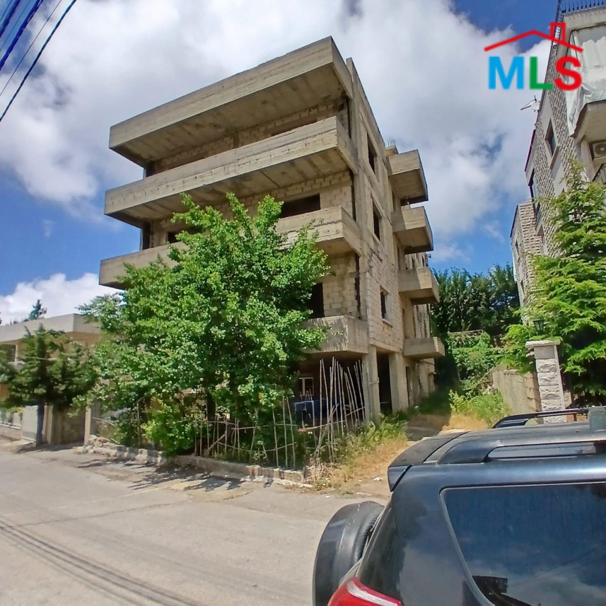760 SQM Land with building For Sale in Klayaat