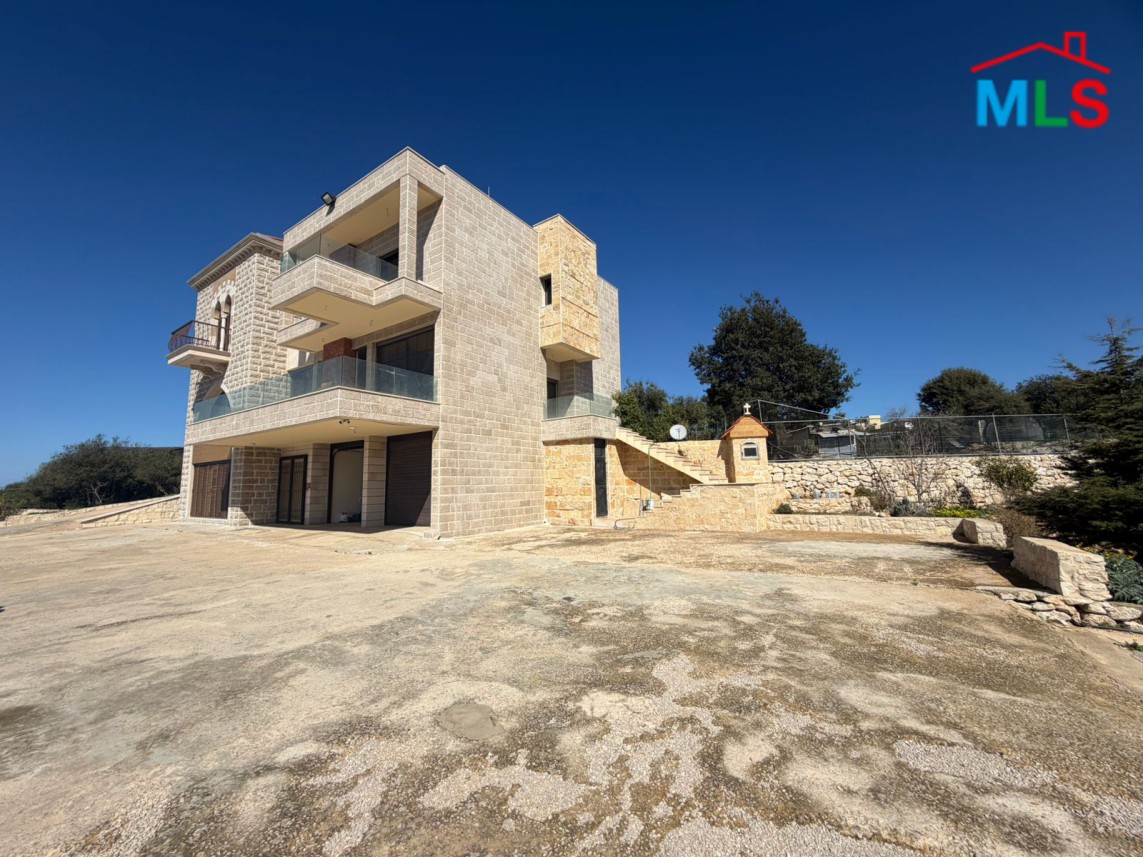 Exclusive! An Individual Villa For Sale in Ebrin, Batroun