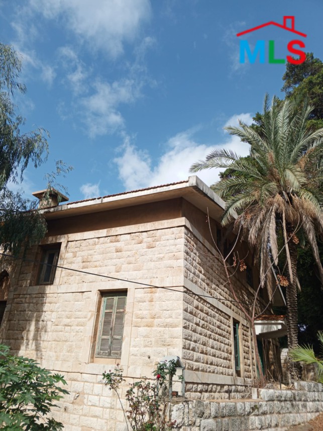 Hot Deal! Traditional Lebanese House For Sale in Ghazir