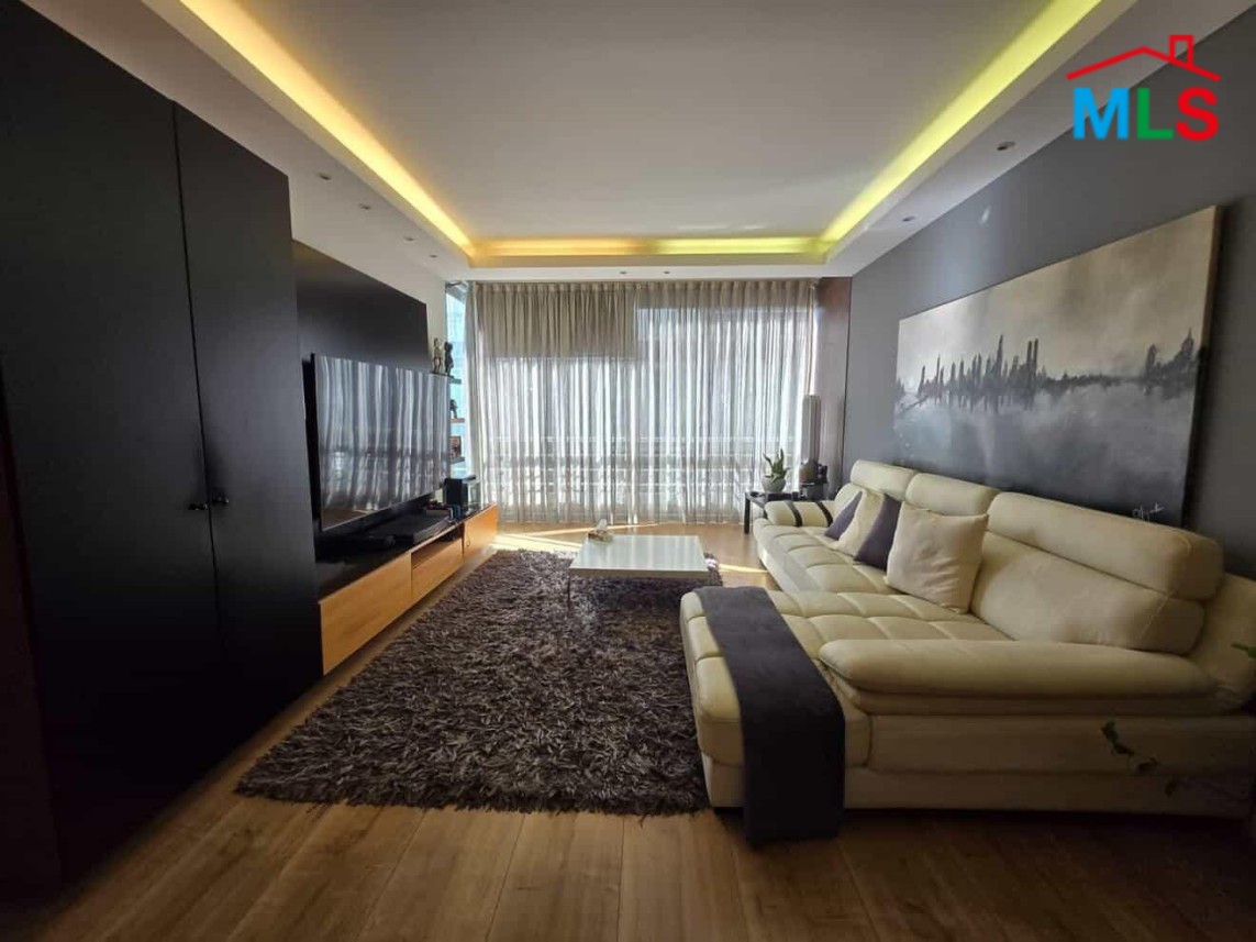 Fully Renovated 2 Bedroom Apartment For Sale in Achrafieh, Saydeh