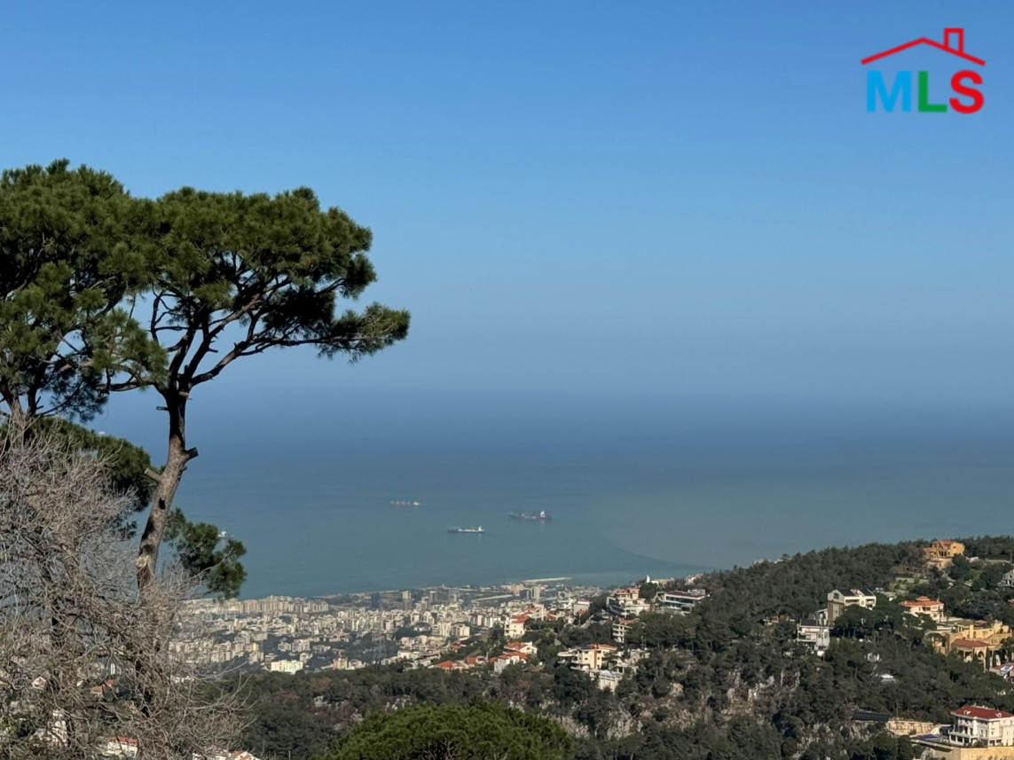 A 1,800 SQM Land For Sale in Broumana