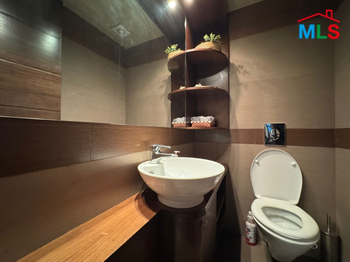 Fully Furnished Decorated Apartment For Sale in Broumana
