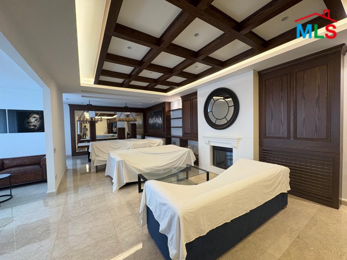 Fully Decorated High-End Finishing Apartment For Sale in Jdeideh