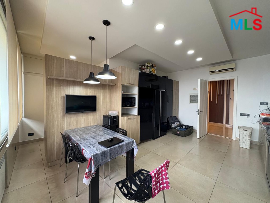 Fully Decorated High-End Finishing Apartment For Sale in Jdeideh