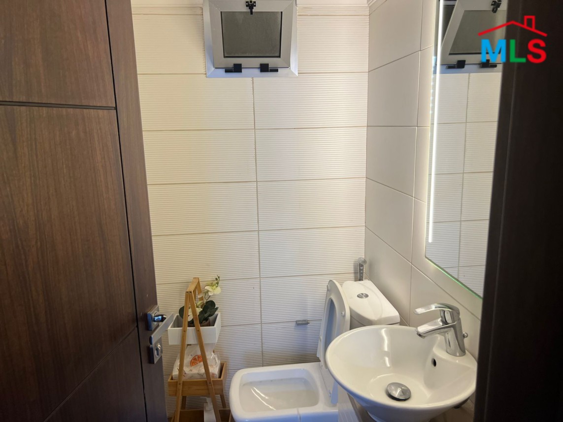 Spacious Apartment For Sale in Ain Al Remmane