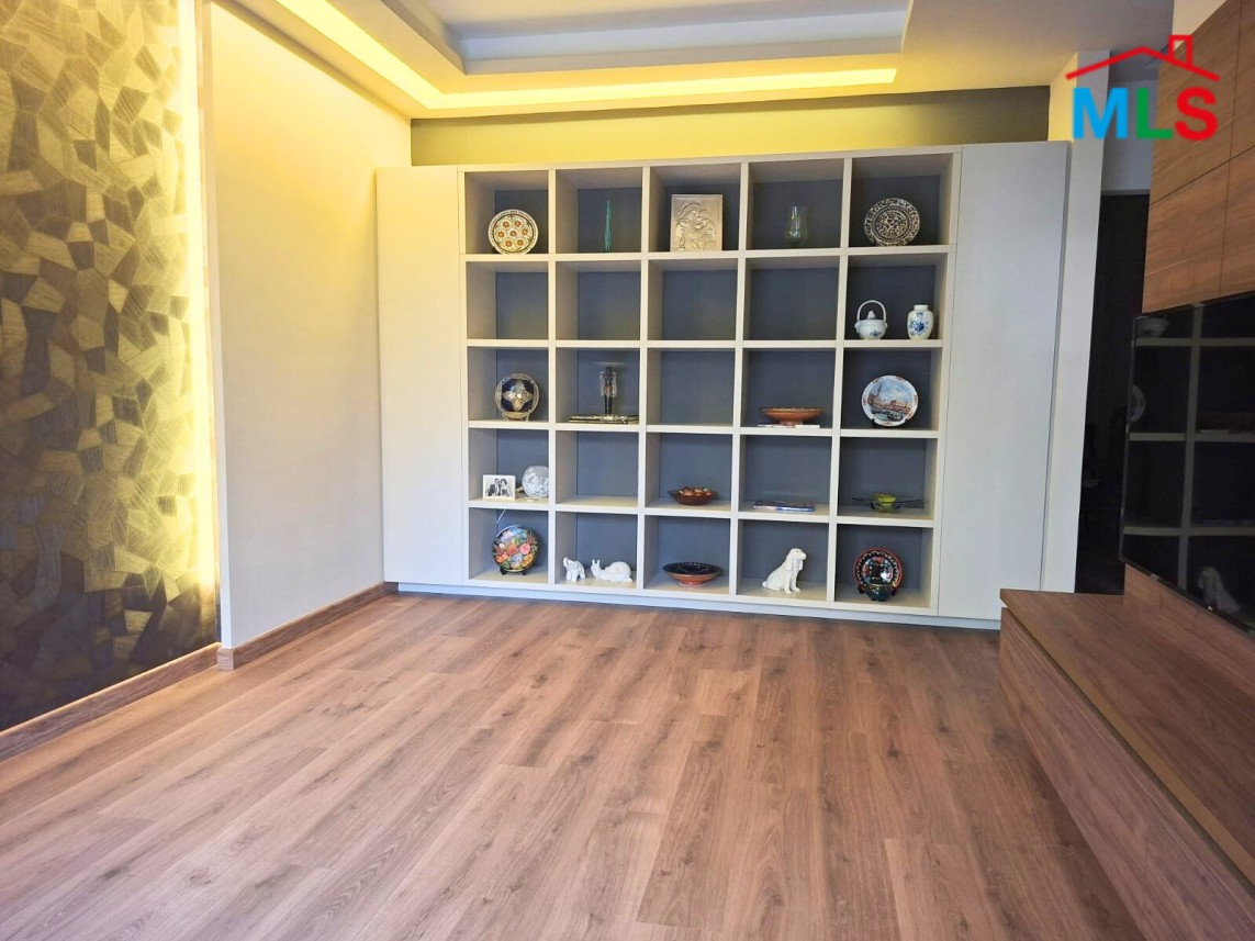 Spacious 3 Bedroom Apartment For Sale in Msaytbeh, Yazbek Street