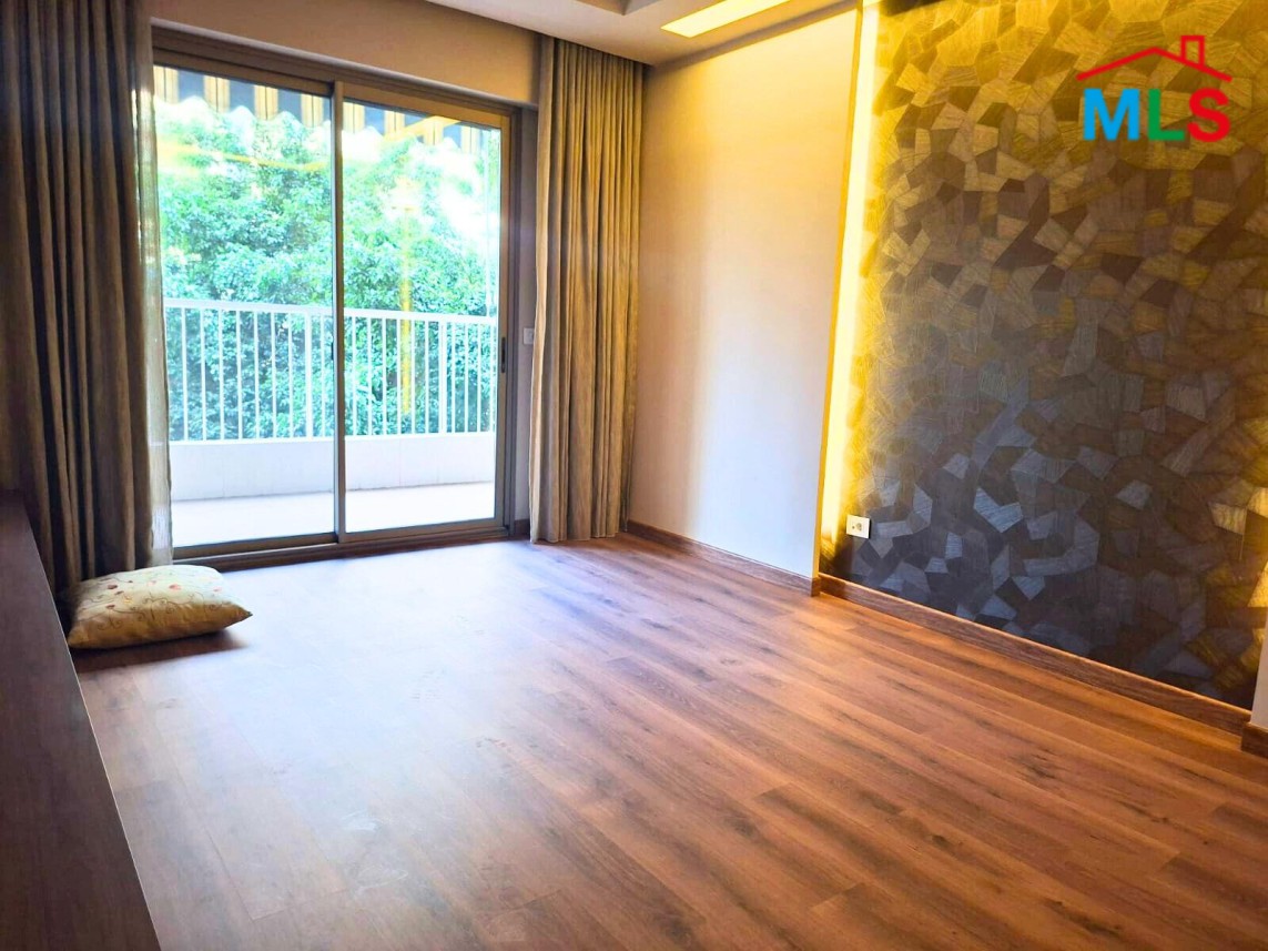 Spacious 3 Bedroom Apartment For Sale in Msaytbeh, Yazbek Street