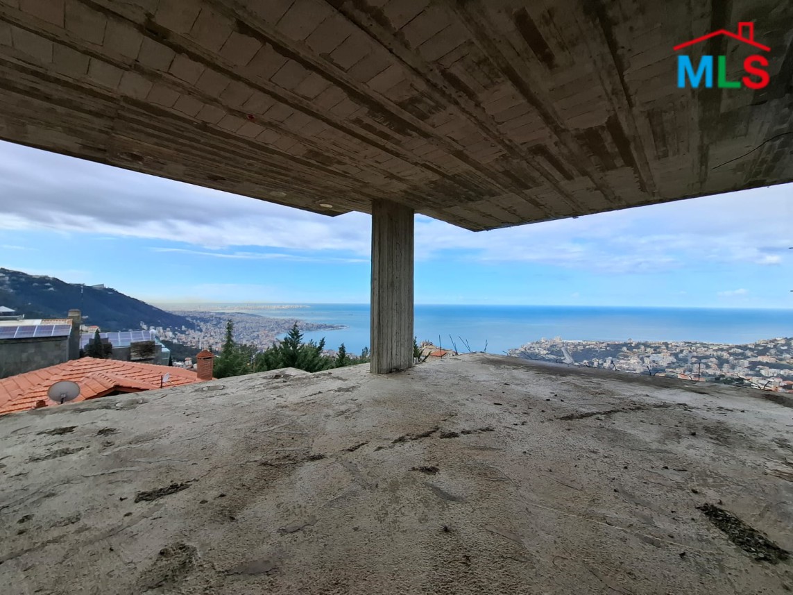 A 1,368 SQM Land With A Residential Building For Sale in Kfarhbeib