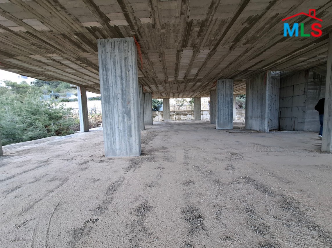 A 1,368 SQM Land With A Residential Building For Sale in Kfarhbeib