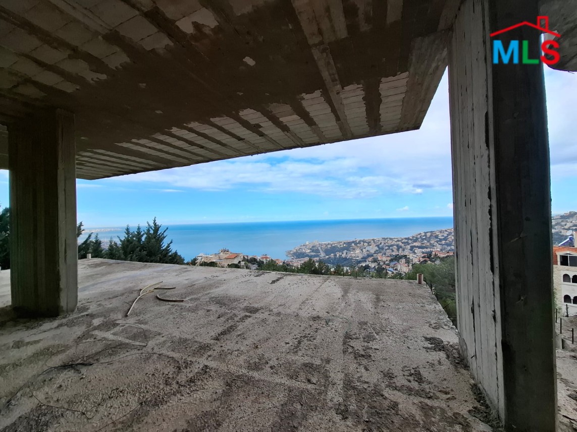 A 1,368 SQM Land With A Residential Building For Sale in Kfarhbeib