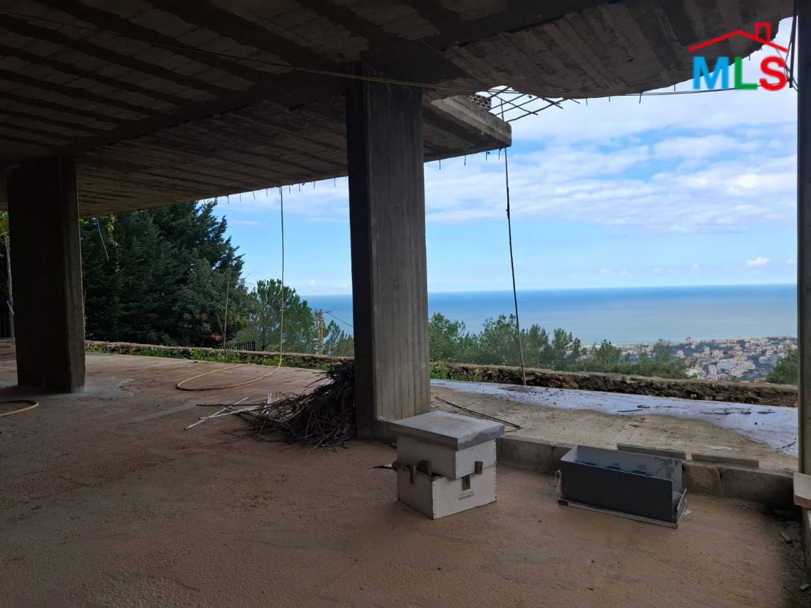 A 1,368 SQM Land With A Residential Building For Sale in Kfarhbeib
