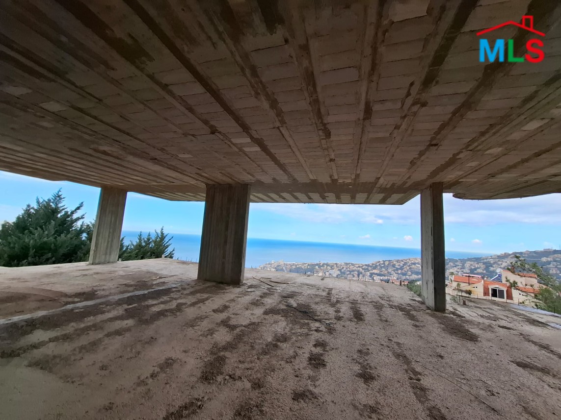 A 1,368 SQM Land With A Residential Building For Sale in Kfarhbeib