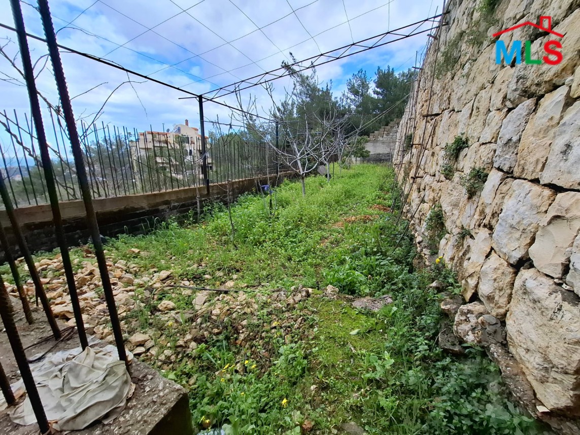 A 1,368 SQM Land With A Residential Building For Sale in Kfarhbeib