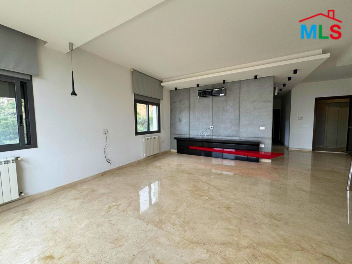 Spacious Apartment For Sale in Montverde