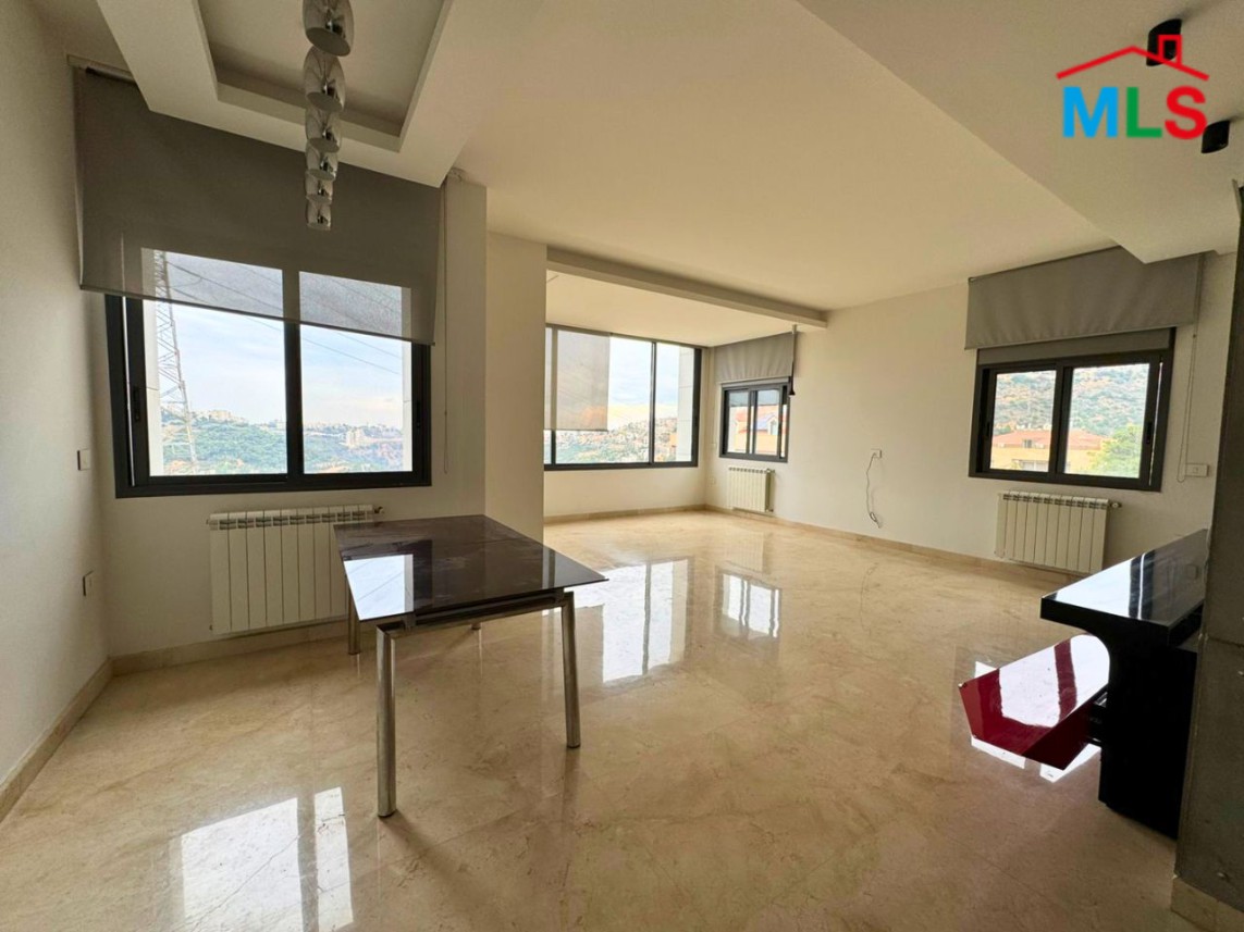 Spacious Apartment For Sale in Montverde