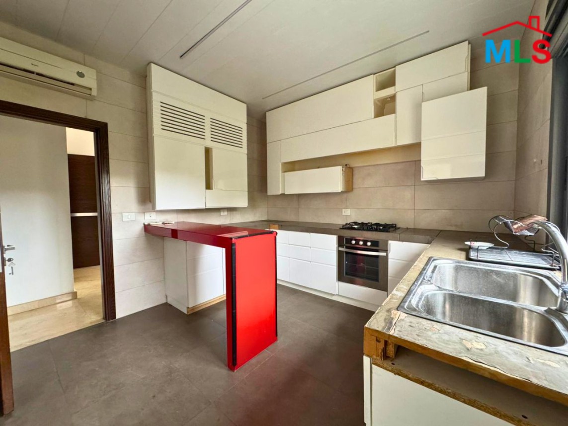 Spacious Apartment For Sale in Montverde