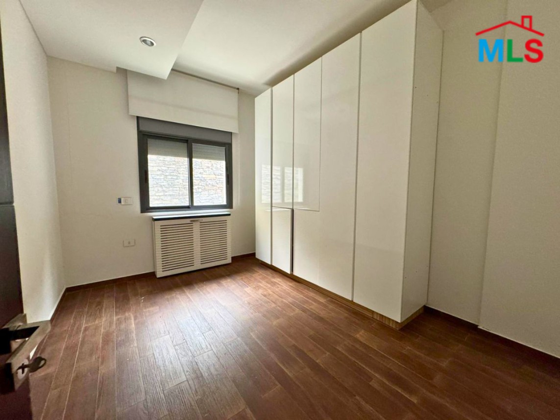 Spacious Apartment For Sale in Montverde