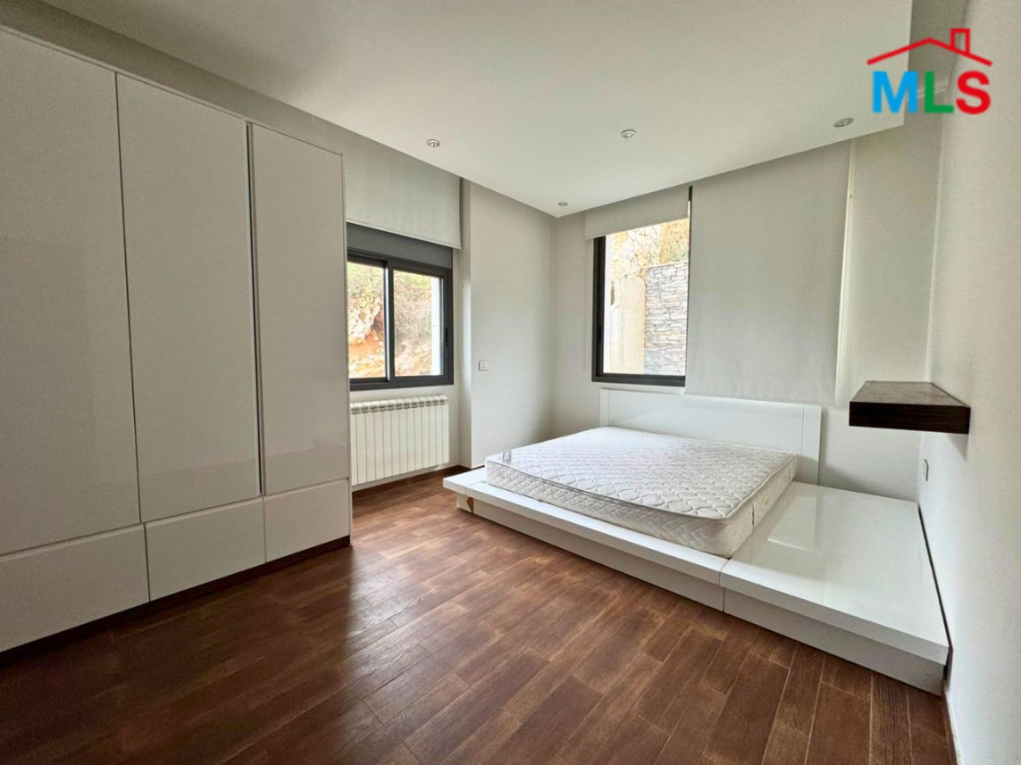 Spacious Apartment For Sale in Montverde