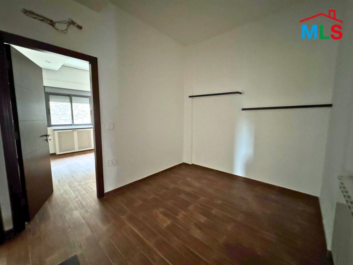 Spacious Apartment For Sale in Montverde