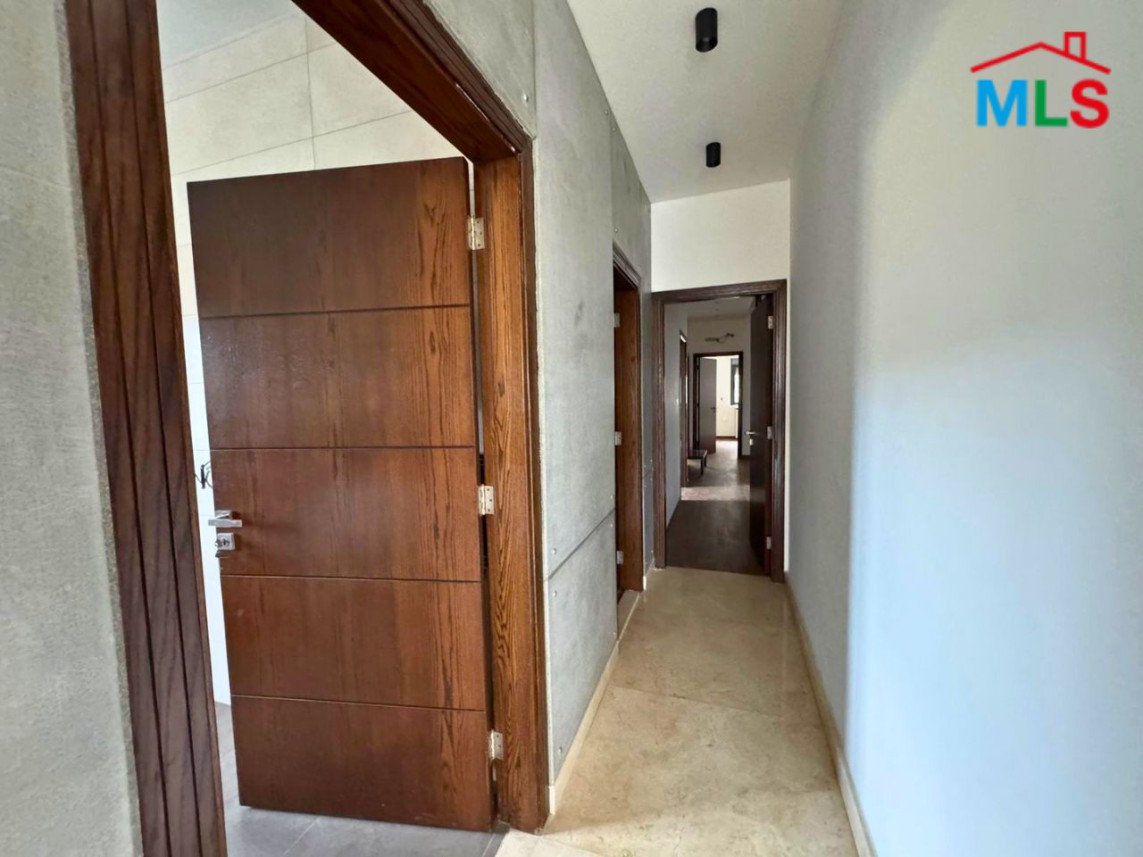 Spacious Apartment For Sale in Montverde