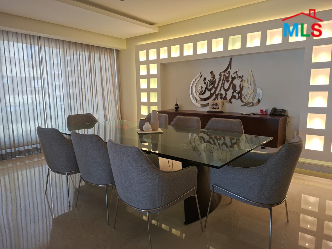 Elegant Apartment with Sea View For Sale in Ain El-Tineh
