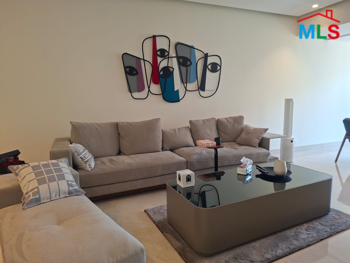 Elegant Apartment with Sea View For Sale in Ain El-Tineh