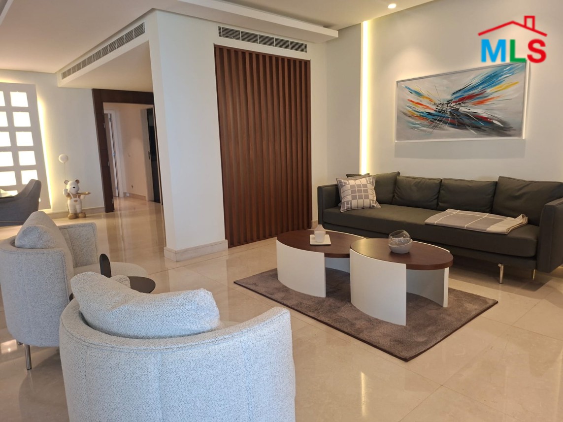 Elegant Apartment with Sea View For Sale in Ain El-Tineh