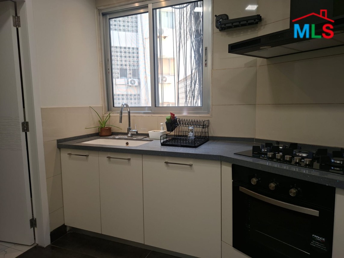 Elegant Apartment with Sea View For Sale in Ain El-Tineh