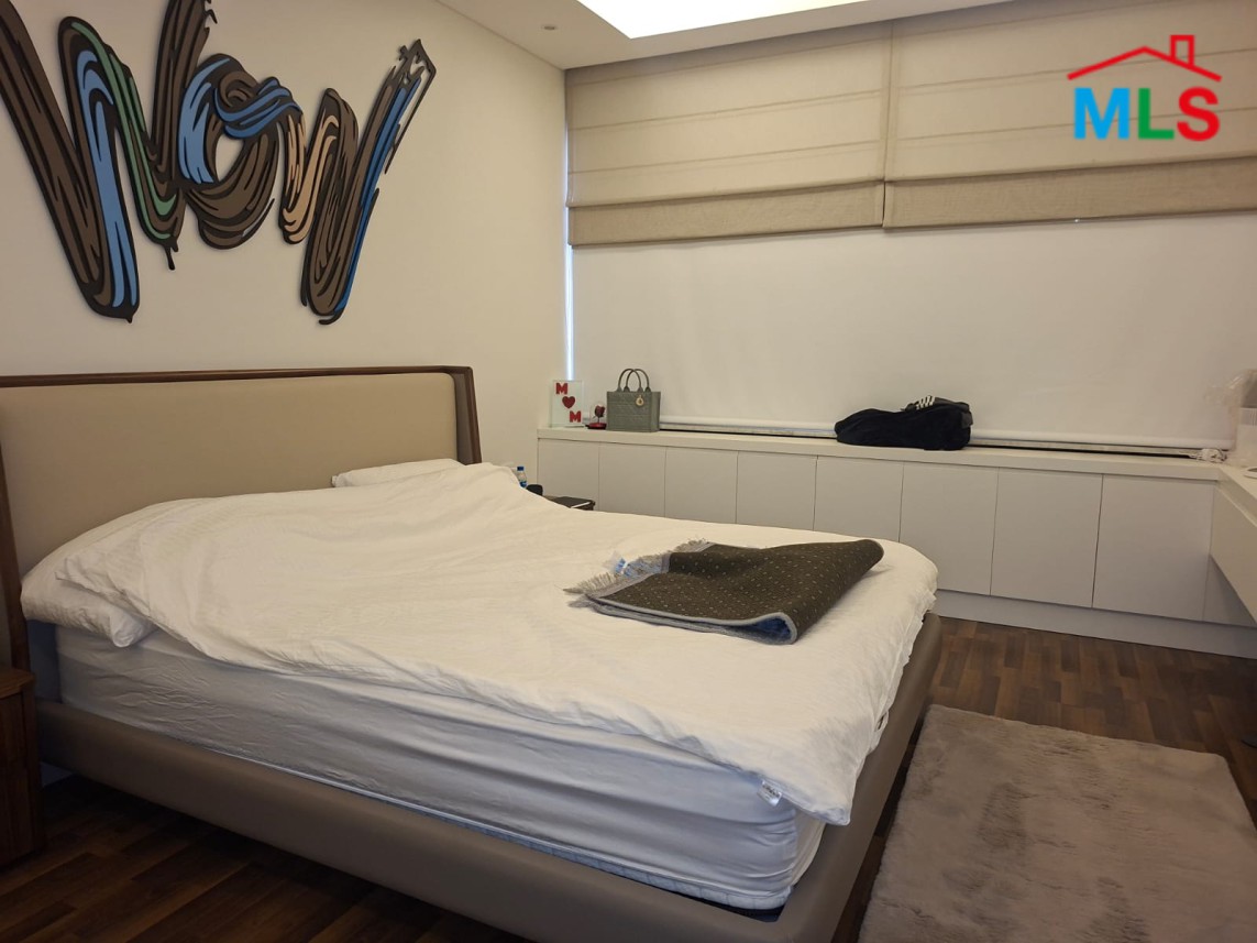 Elegant Apartment with Sea View For Sale in Ain El-Tineh