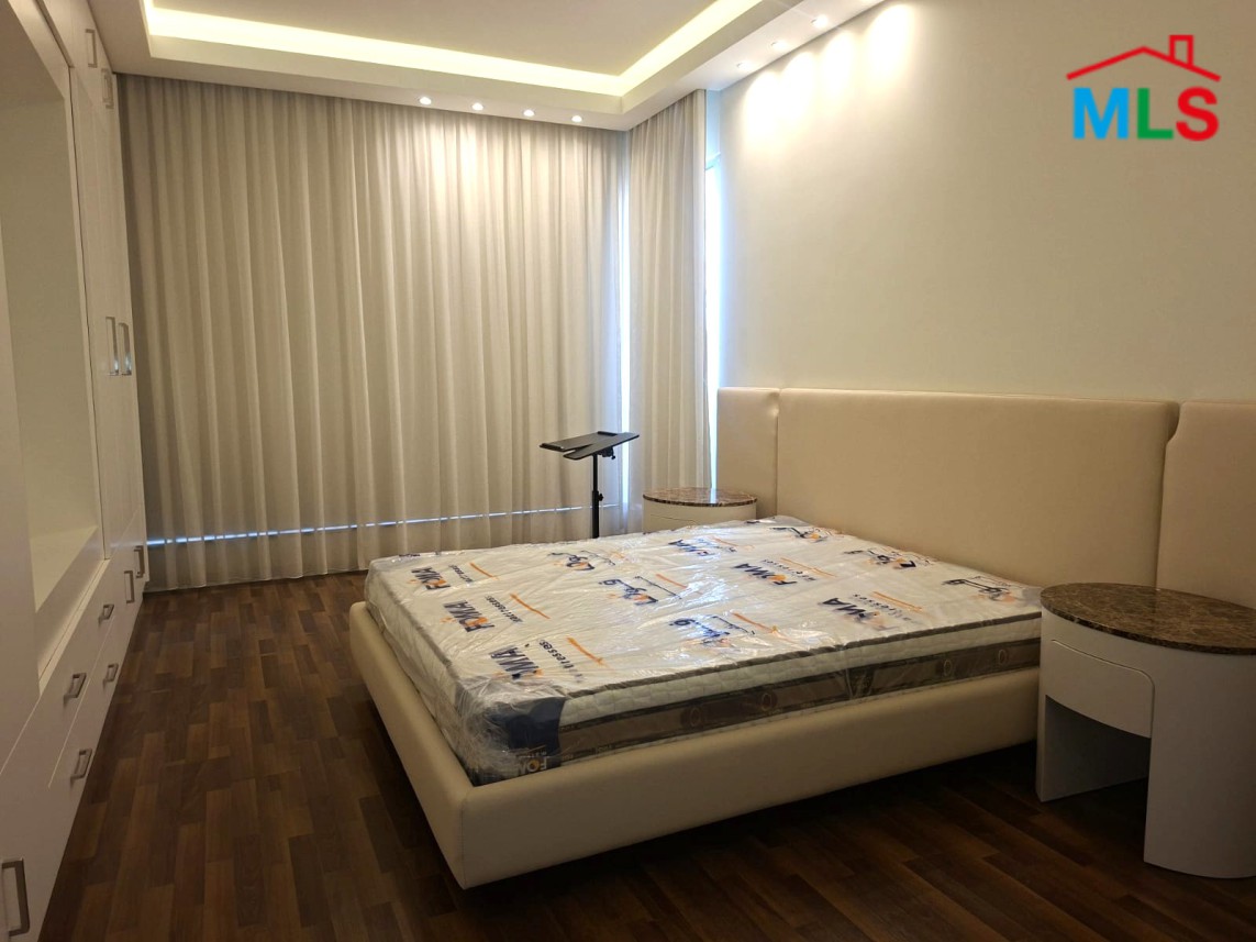 Elegant Apartment with Sea View For Sale in Ain El-Tineh