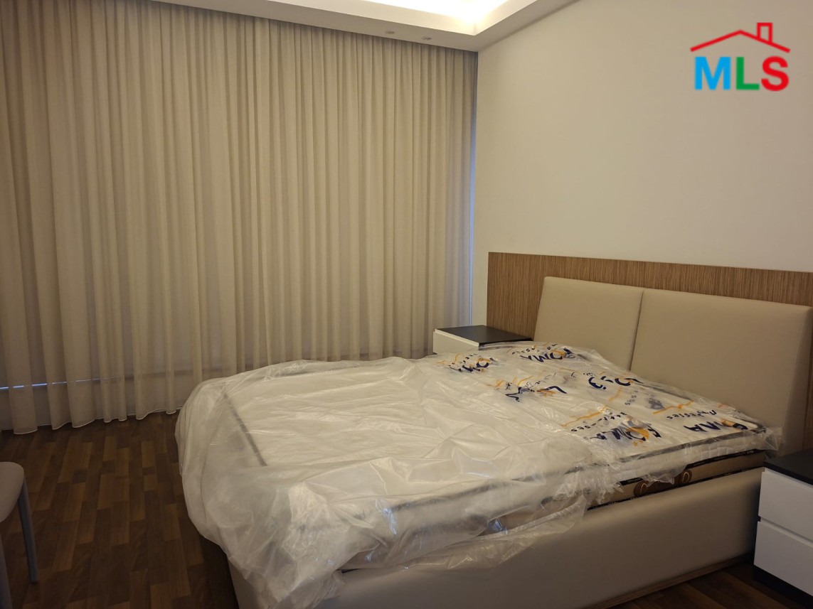Elegant Apartment with Sea View For Sale in Ain El-Tineh