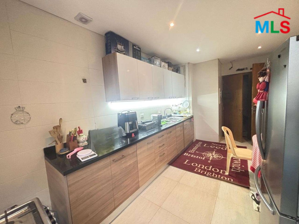 3-Bedroom Apartment For Sale in Ain El Mreisseh, Ras Beirut