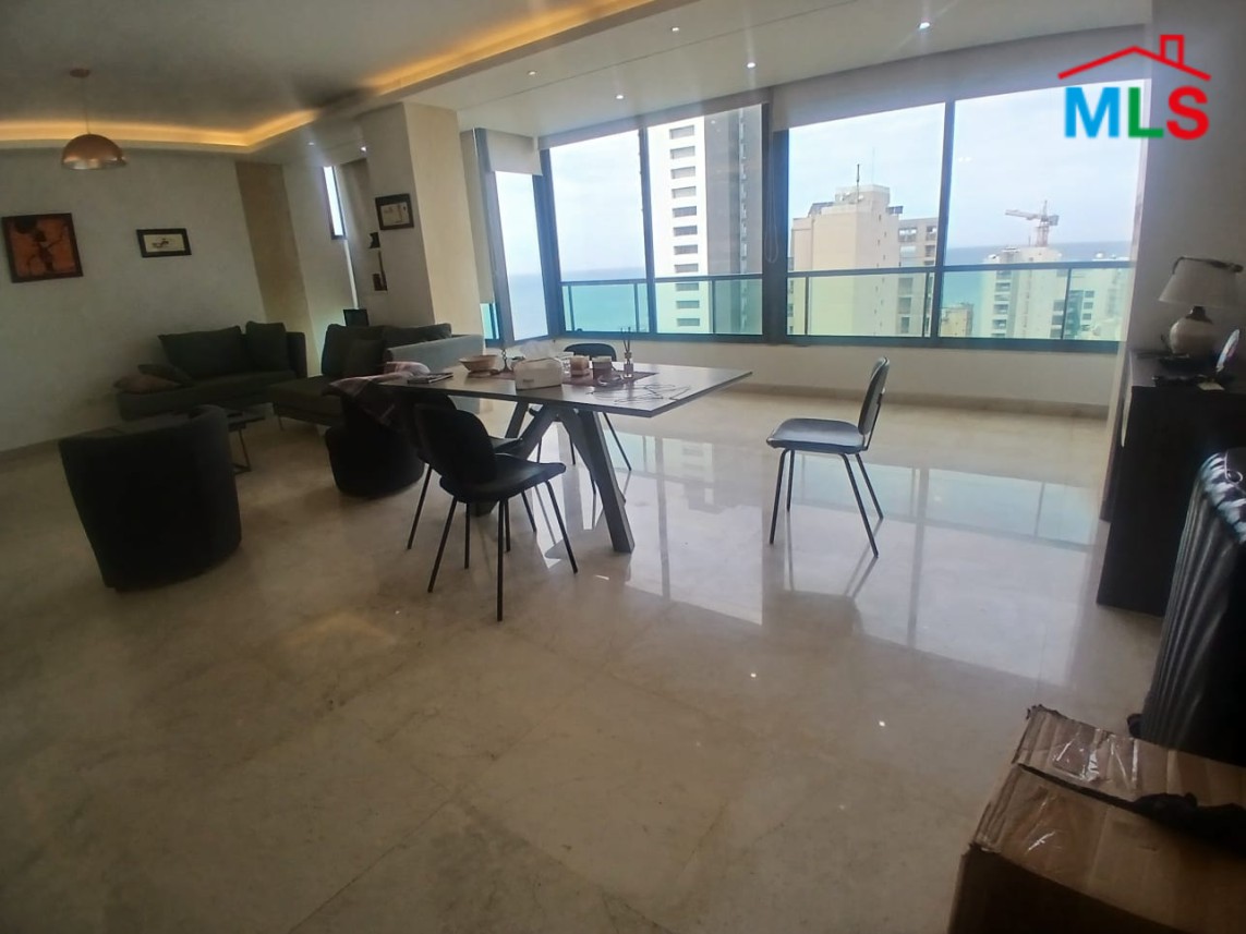 3-Bedroom Apartment For Sale in Ain El Mreisseh, Ras Beirut